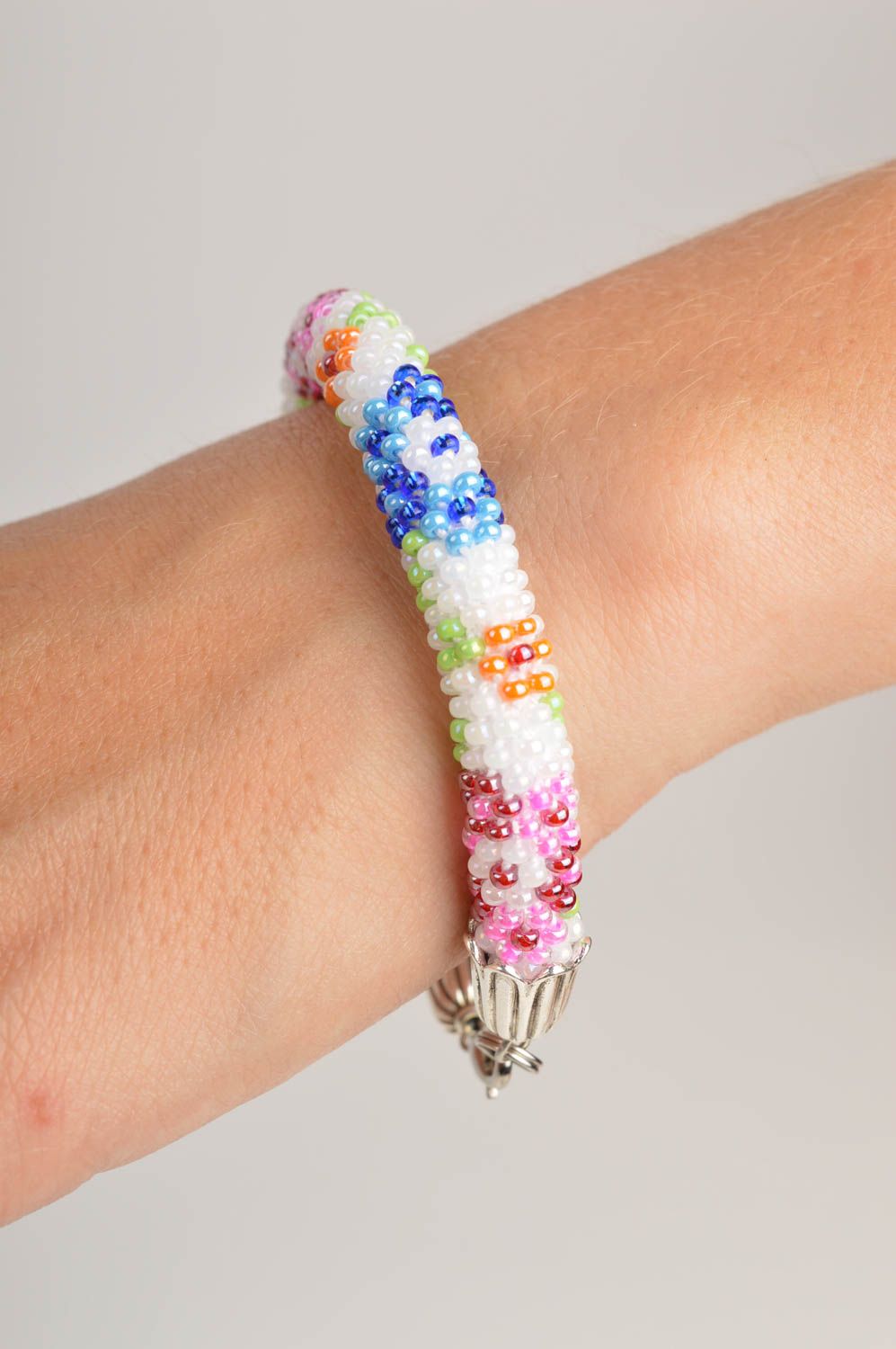 Bracelet perles rocaille Bijou fait main blanc à fleurs Accessoire fille photo 4