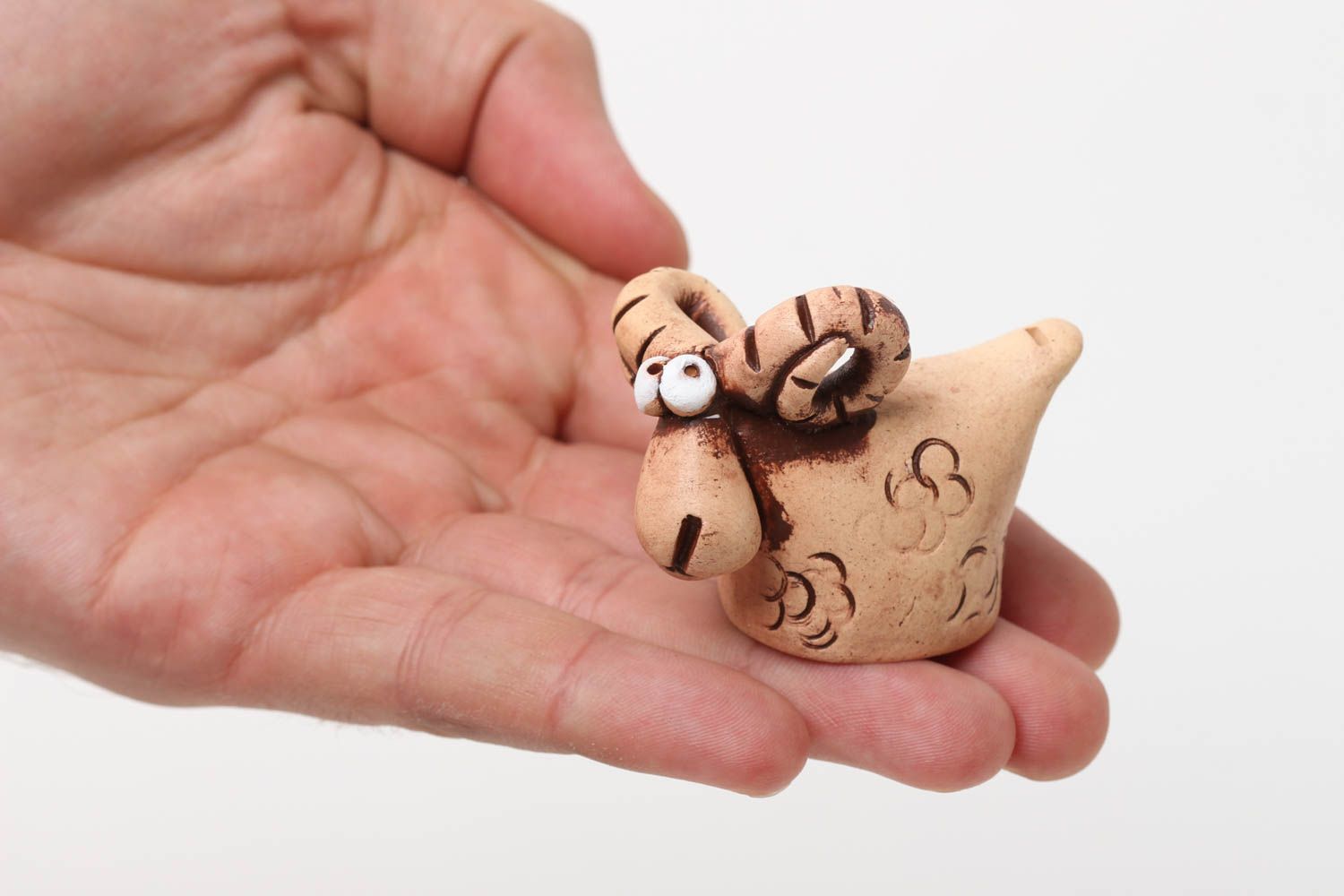 Свистулька из глины хэнд мэйд керамическая свистулька глиняная игрушка Баран фото 5