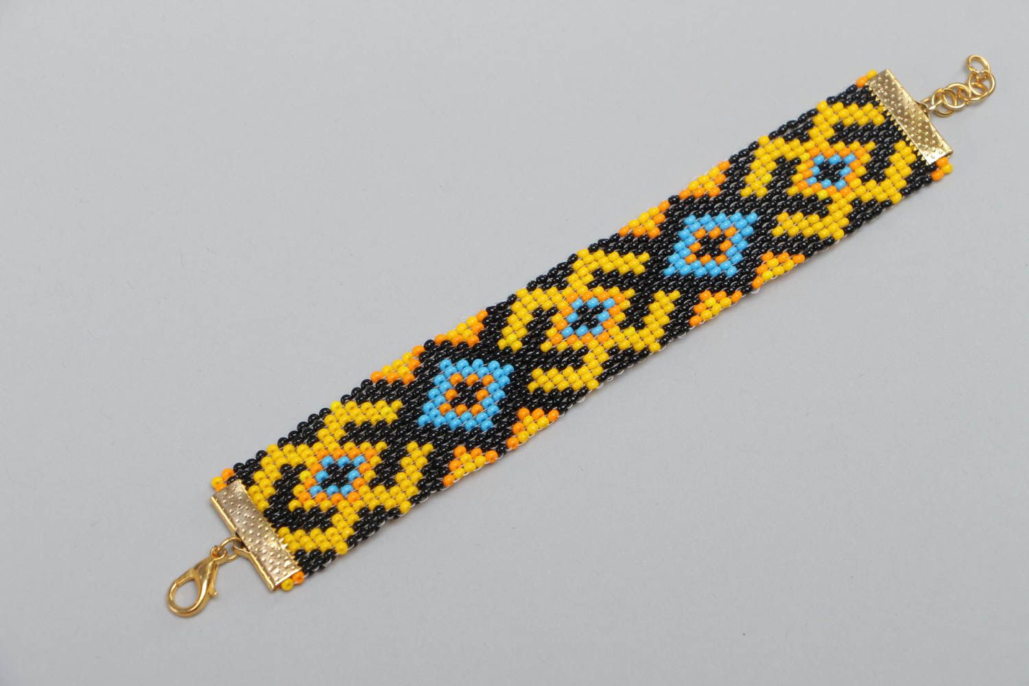 Handgemachtes buntes Armband mit Ornament aus Glasperlen im ethnischen Stil foto 3