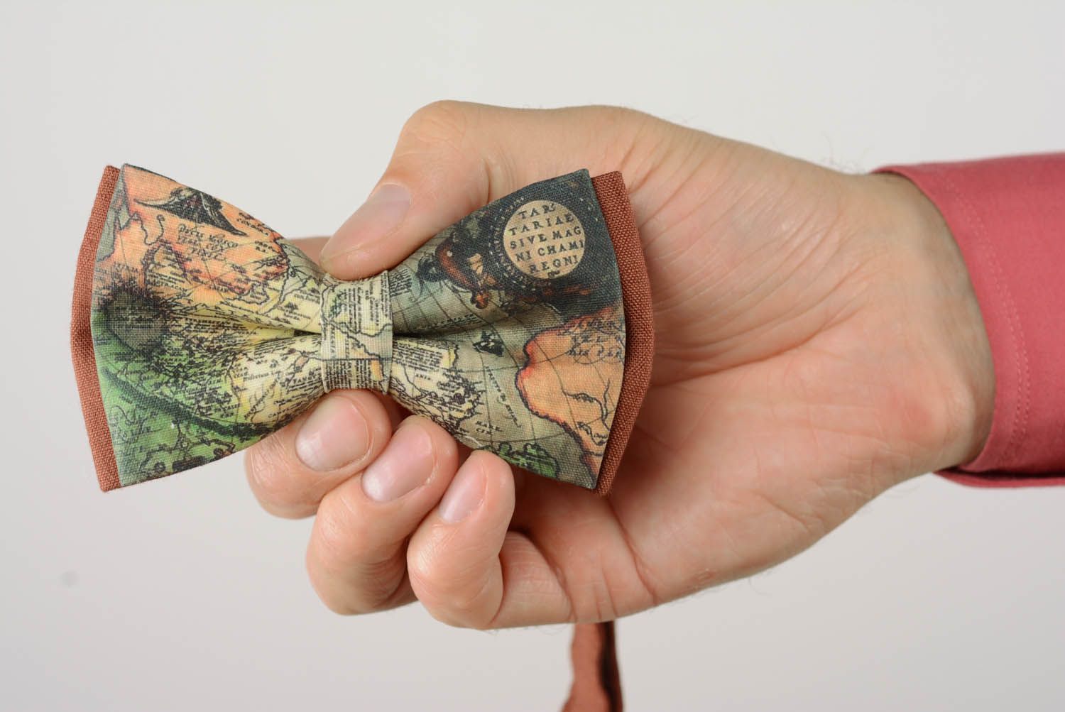 Gravata-borboleta feita à mão de têxtil Mapa do mundo foto 5