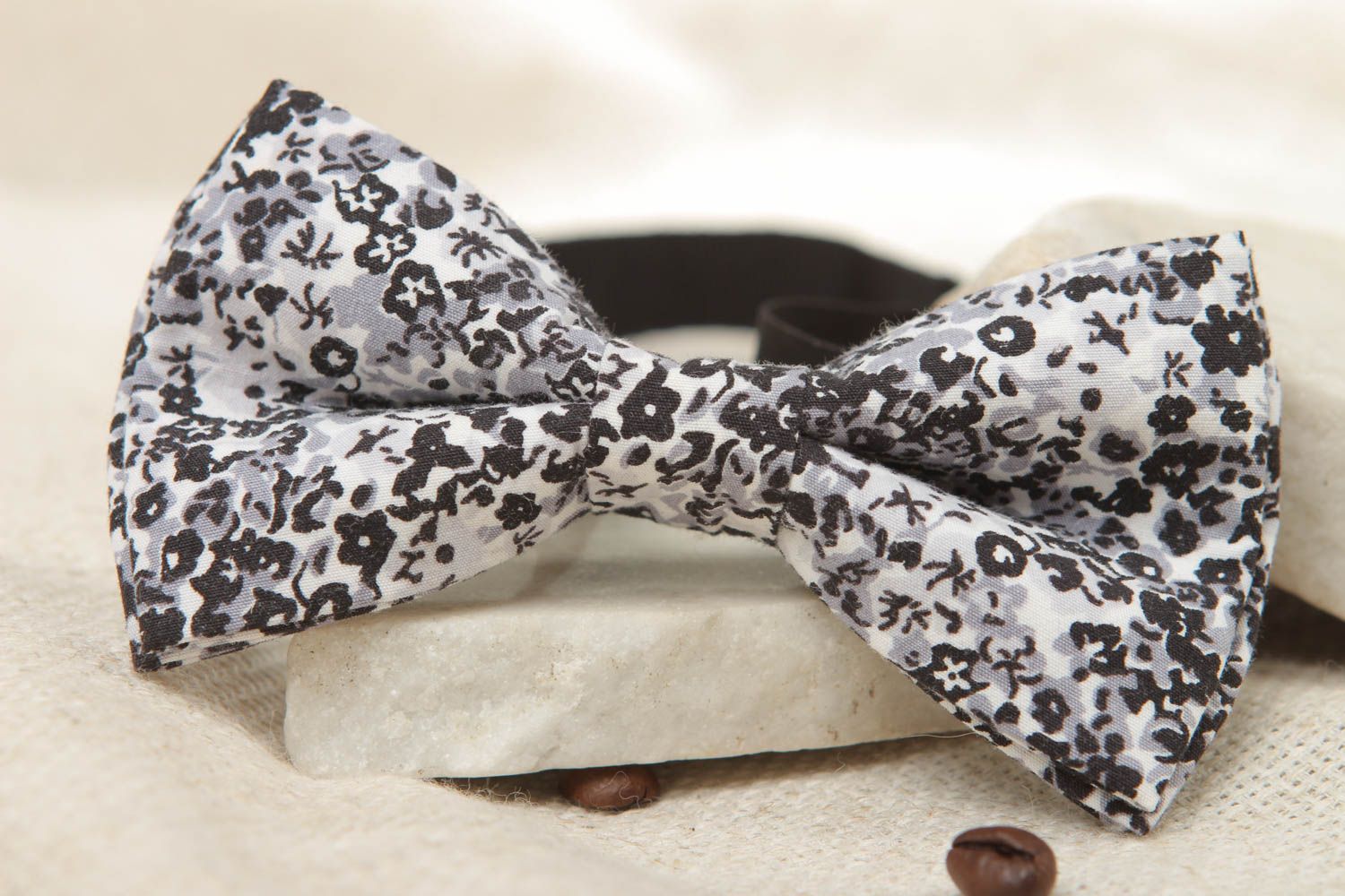 Cotton fabric bow tie with black and white flower print photo 5