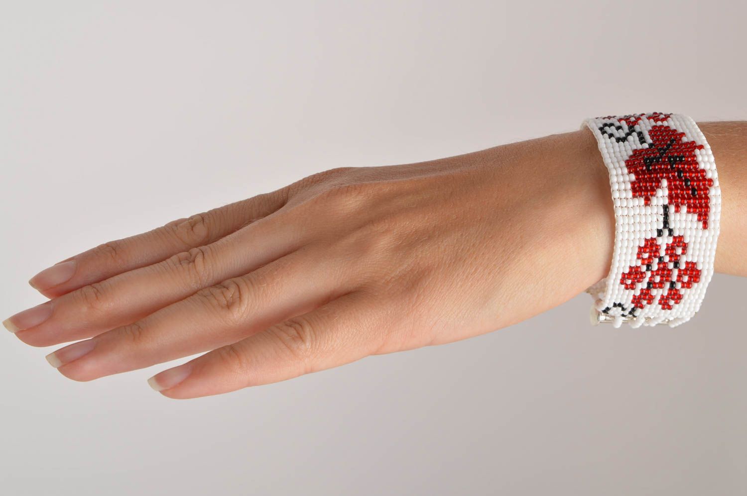 Белый браслет ручной работы браслет из бисера модная бижутерия необычная фото 4