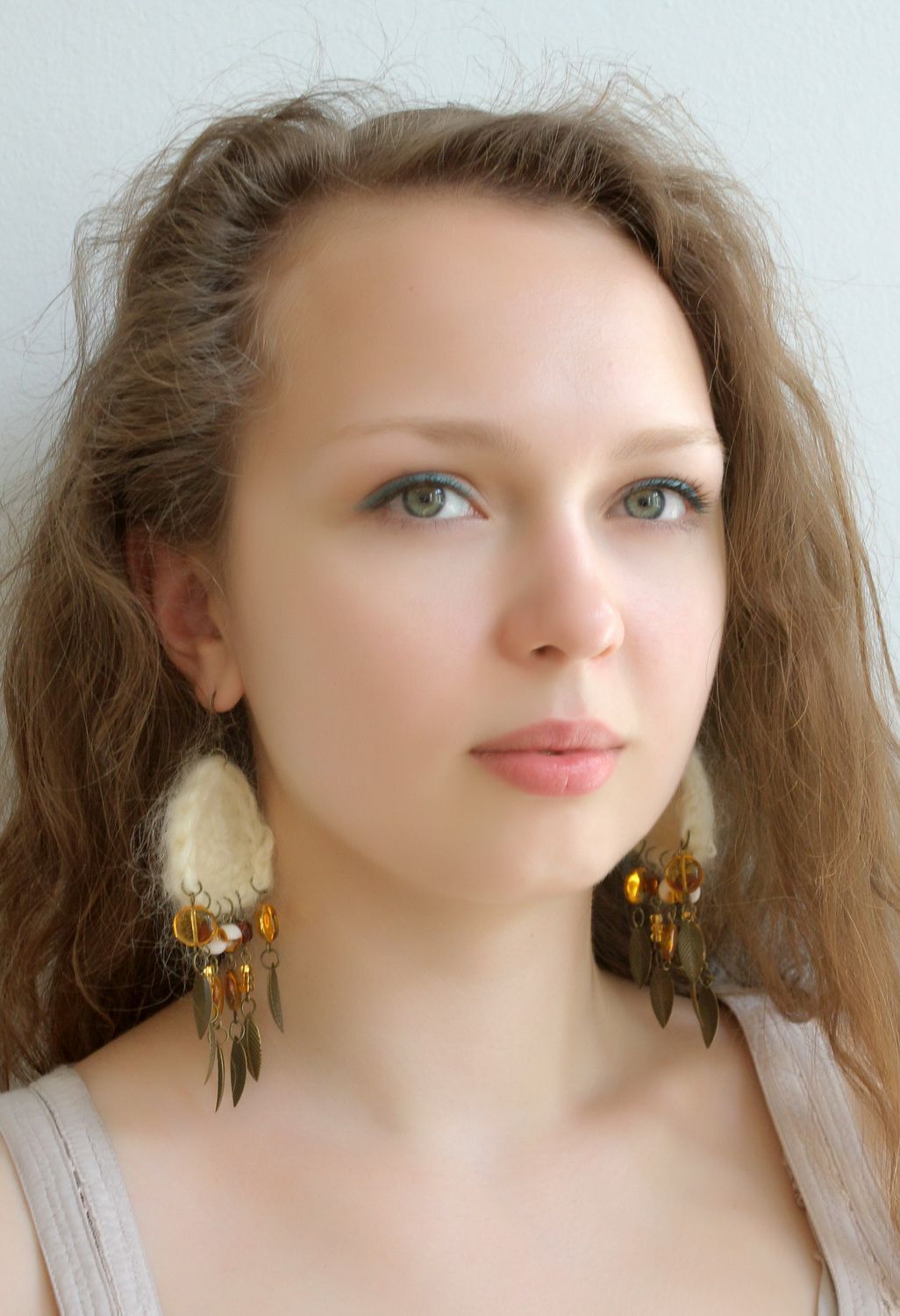 Ethnic earrings made of wool with Czesh beads photo 4