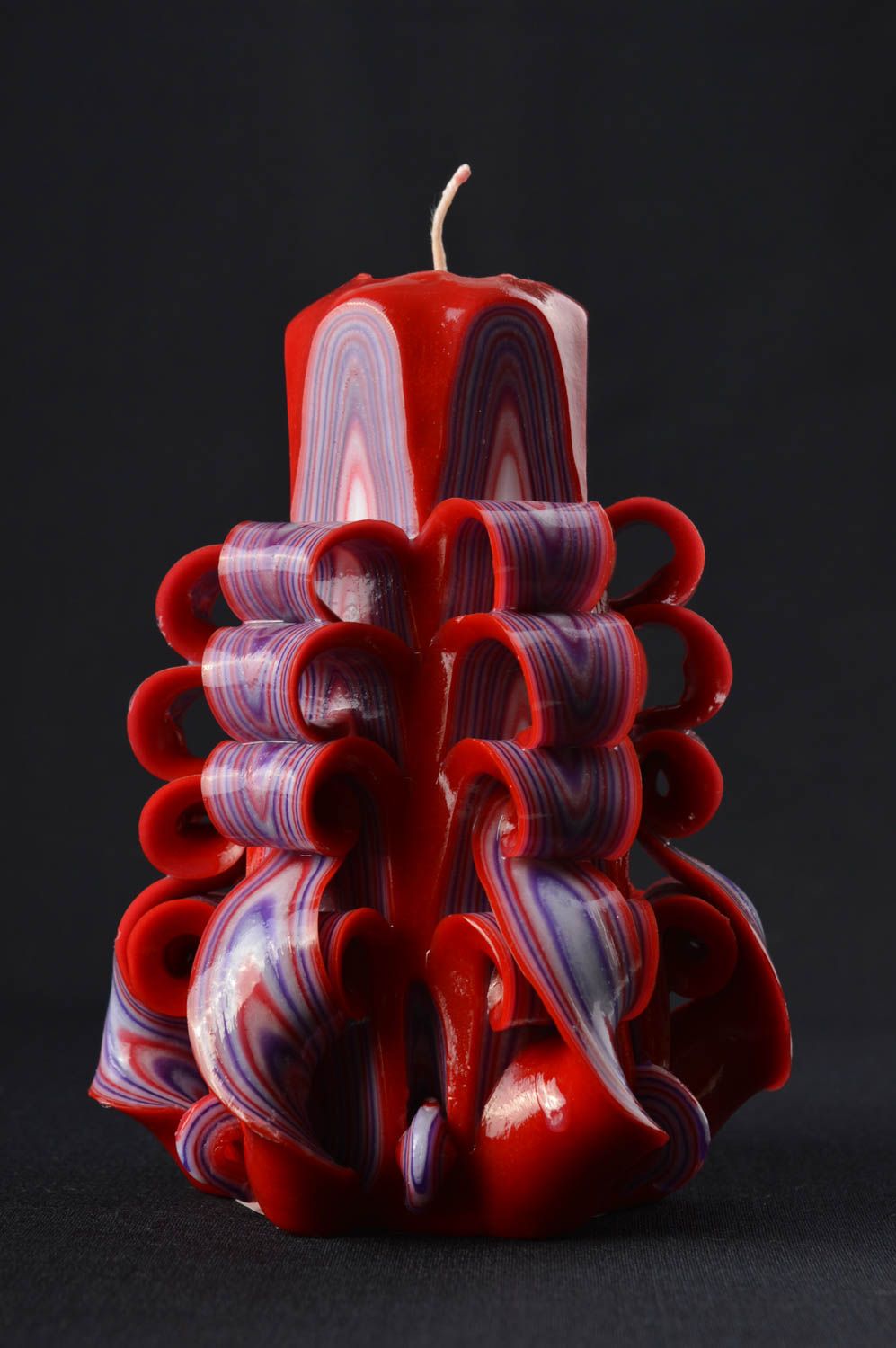 Резная свеча подарок ручной работы красная парафиновая свеча рождественская фото 1
