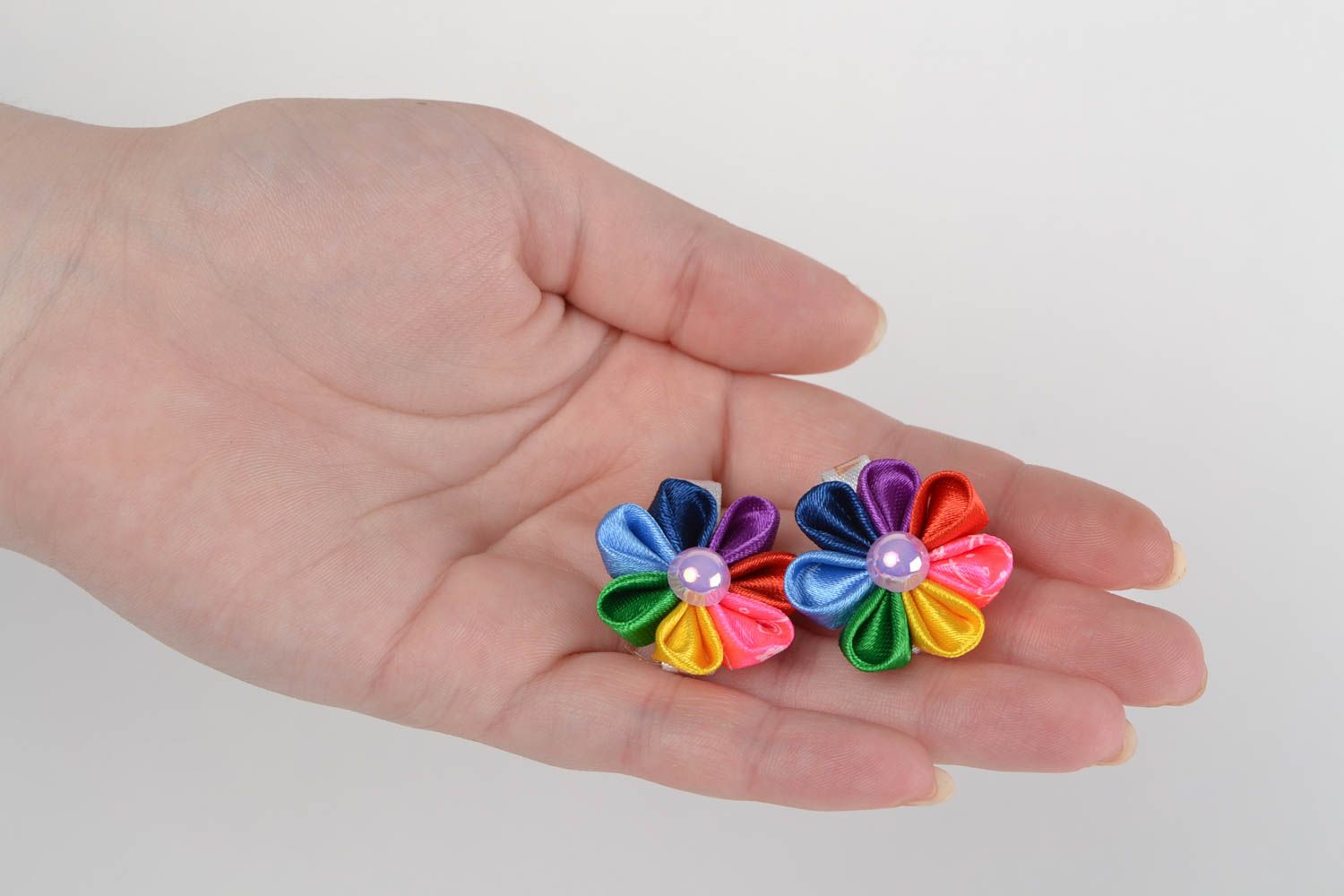 Set of 2 handmade small decorative hair clips with colorful kanzashi flowers photo 2