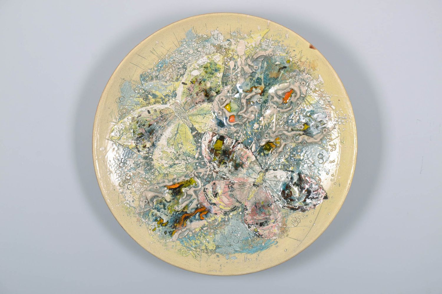Декоративная тарелка из глины фото 1