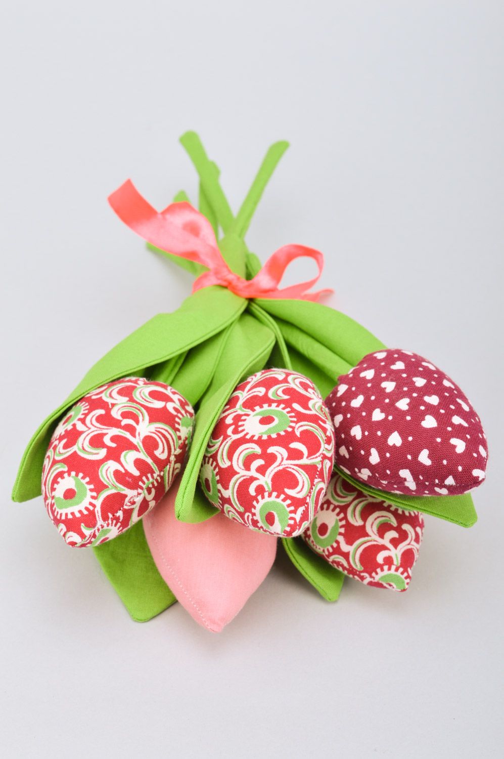 Handgemachte Deko Tulpen aus Stoff 5 Stück Geschenk für Frauen  foto 2