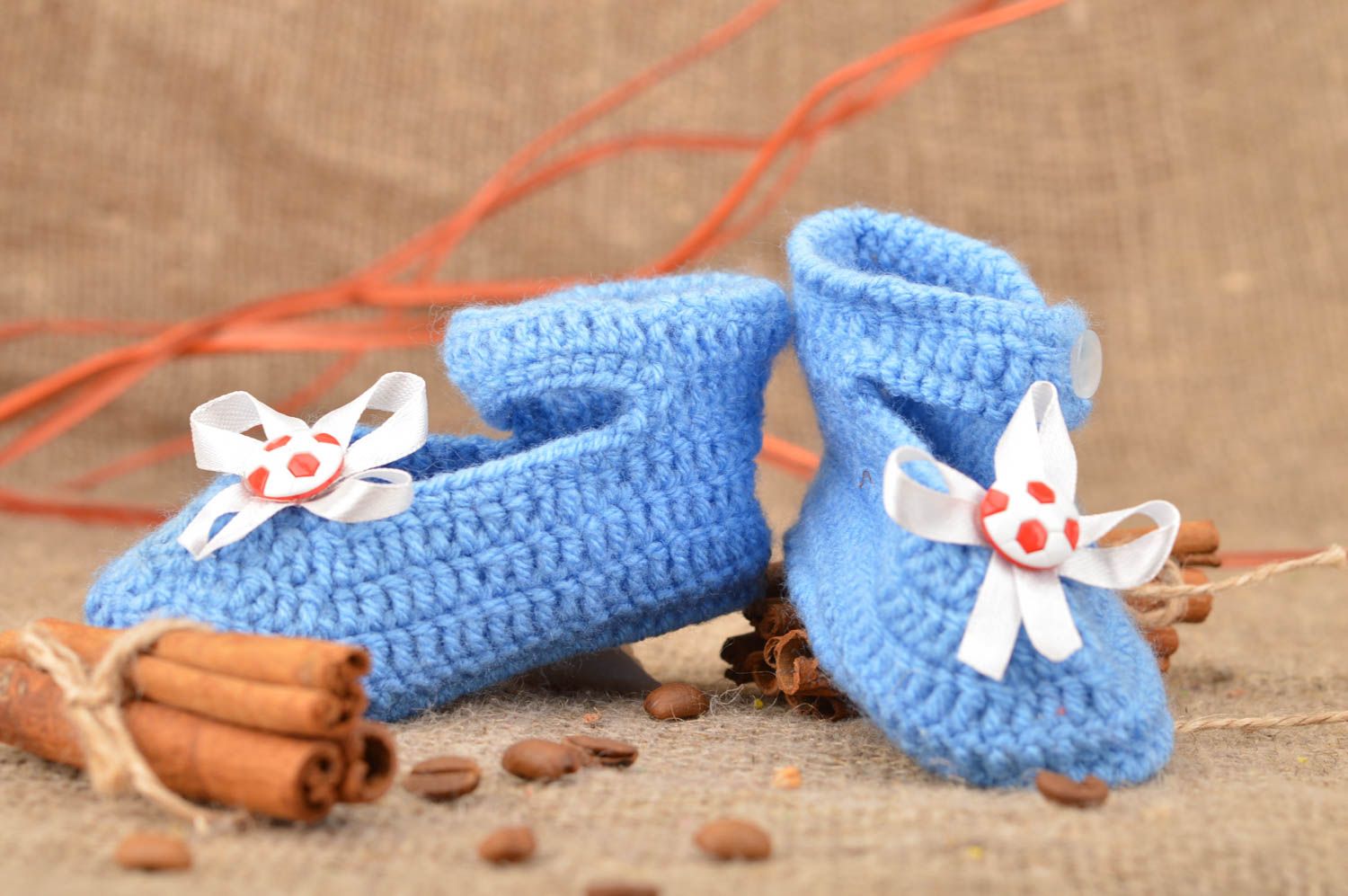 Chaussons bleus pour bébé tricotés en laine et coton au crochet faits main photo 1