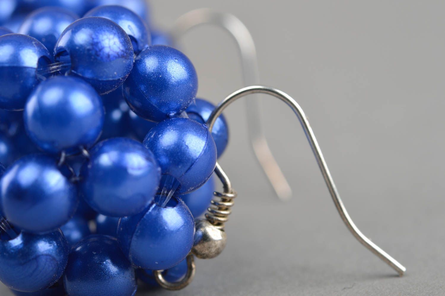 Boucles d'oreilles bleues en perles fantaisie faites main pendantes Boules photo 4