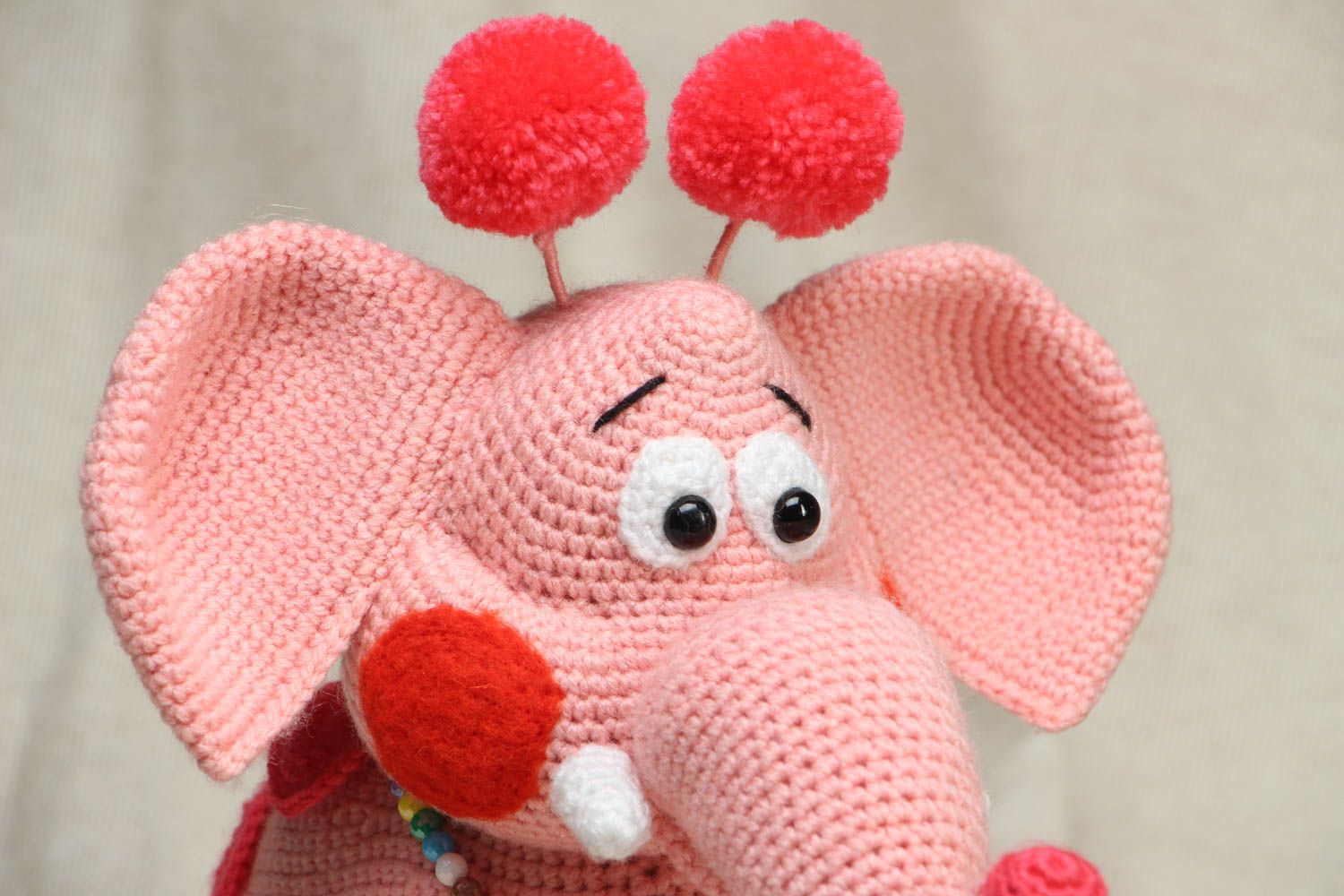 Мягкая вязаная игрушка Индийский розовый слон фото 2