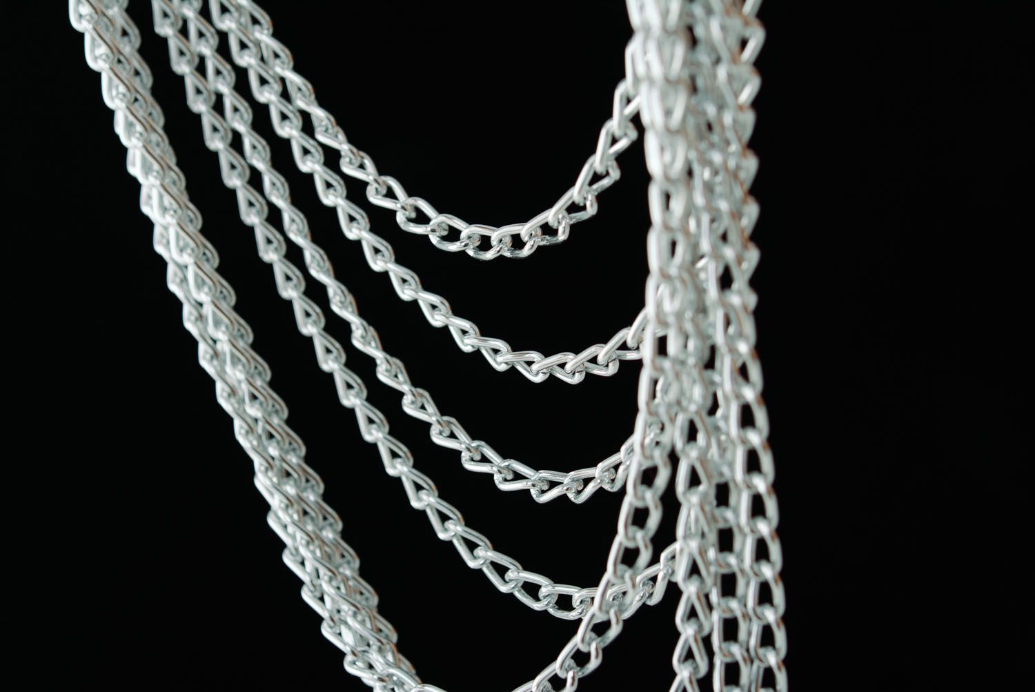 Women's necklace made of chains photo 2