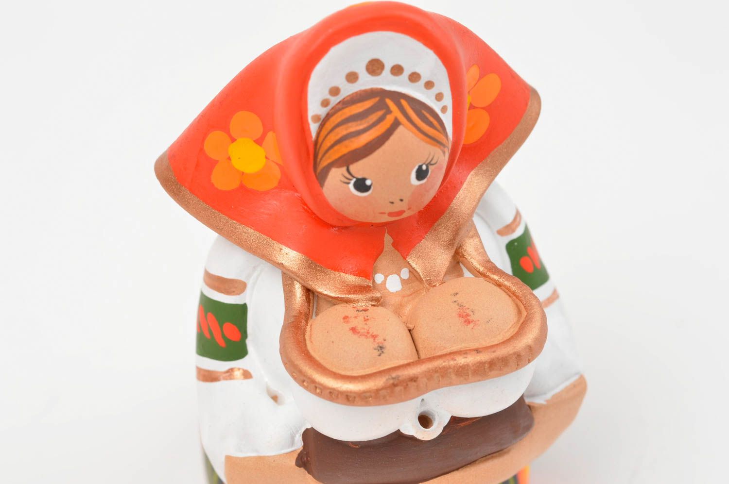 Декоративный колокольчик из глины ручной работы Пышная девица в красном платке фото 3