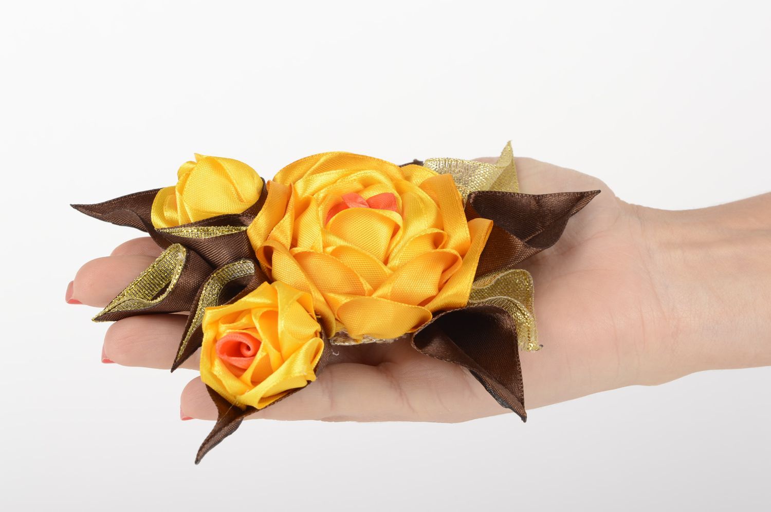 Broche Barrette fleur faite main jaune en rubans de satin Accessoire femme photo 4