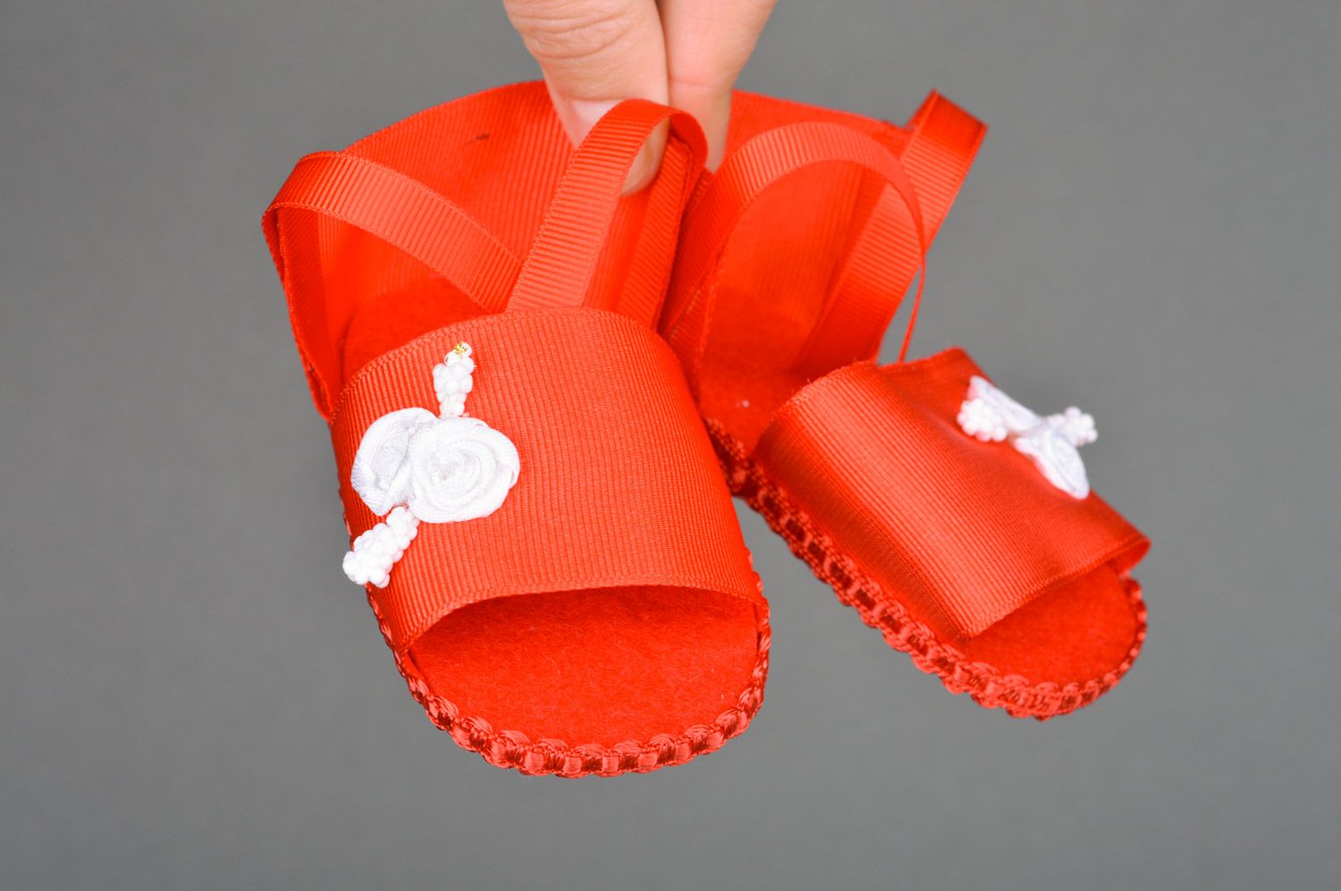 Handmade beautiful baby girl sandals sewn of red felt and rep ribbons with beads photo 2