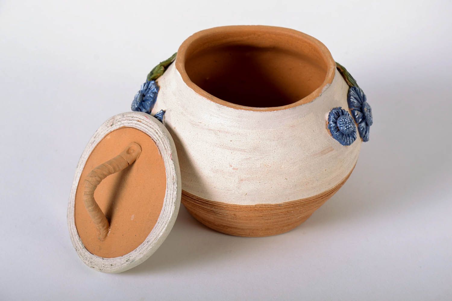 Pote de cerâmica com tampa feito à mão pintado com tintas acrílicas foto 3