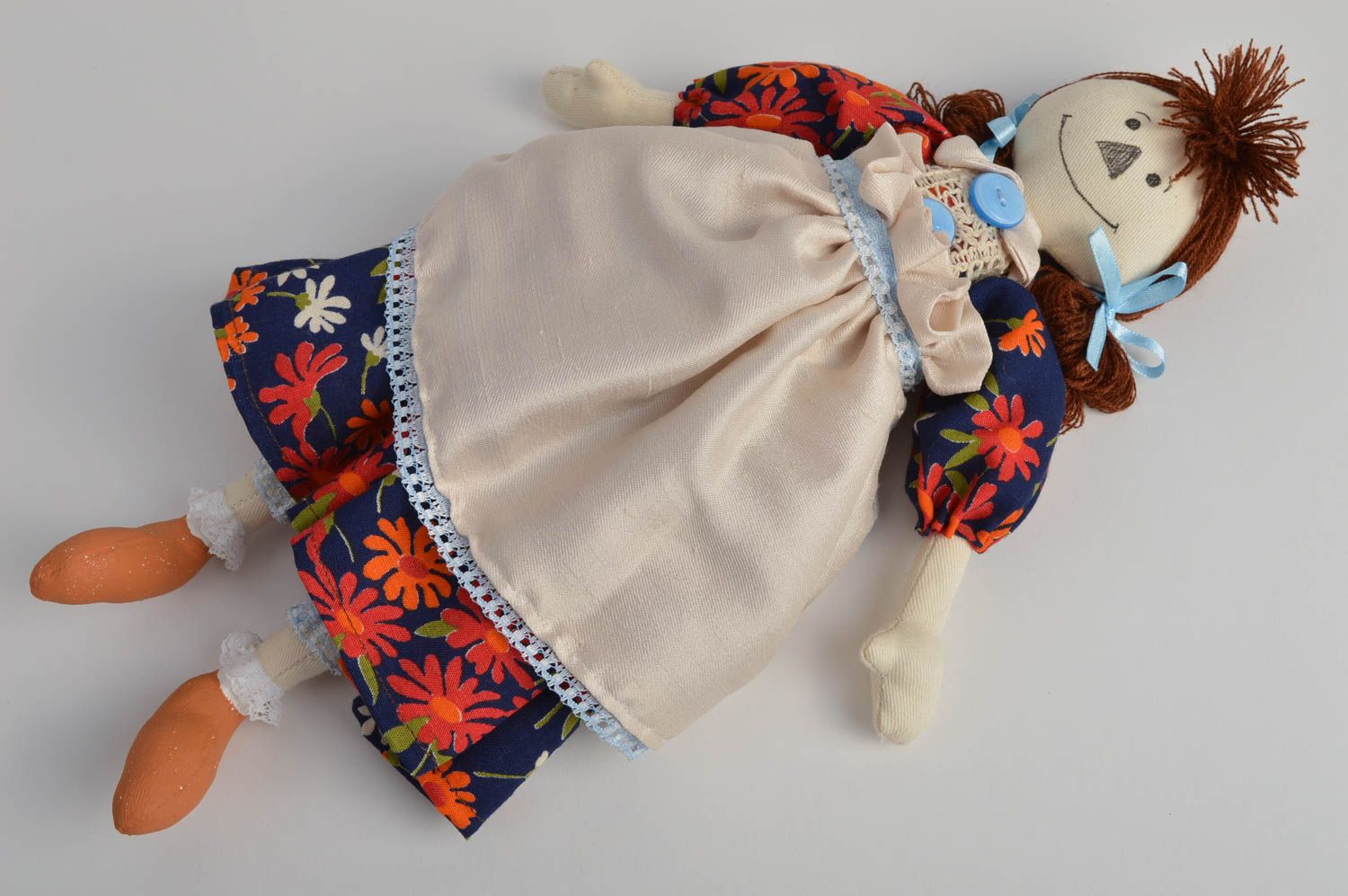 Künstlerische Puppe aus Textil Hausfrau für Mädchen Geschenk handgeschaffen toll foto 2