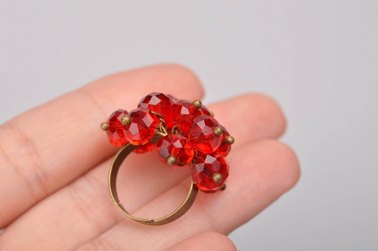 Bague fantaisie Bijou fait main de couleur rouge réglable Accessoire femme photo 2