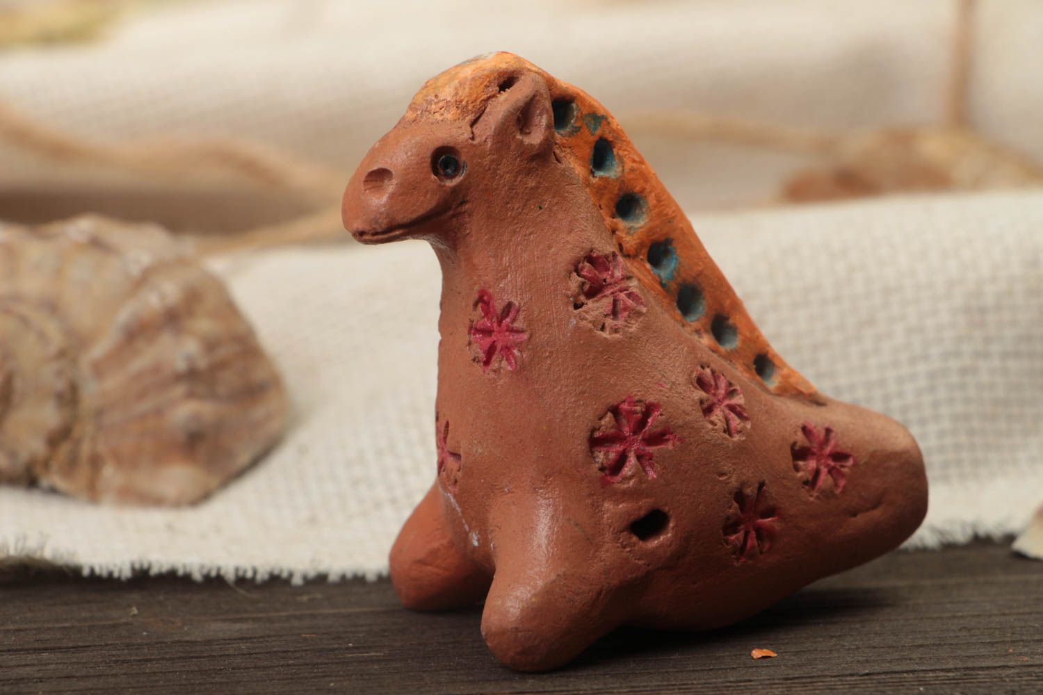 Глиняная свистулька экологически чистая игрушка ручной работы в виде лошадки фото 1