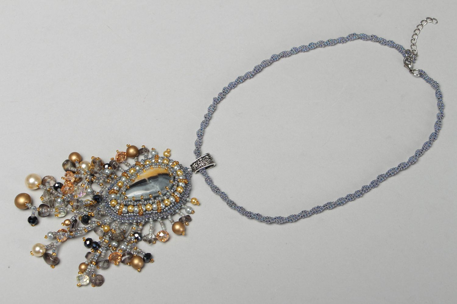 Ожерелье из бисера с натуральными камнями фото 1