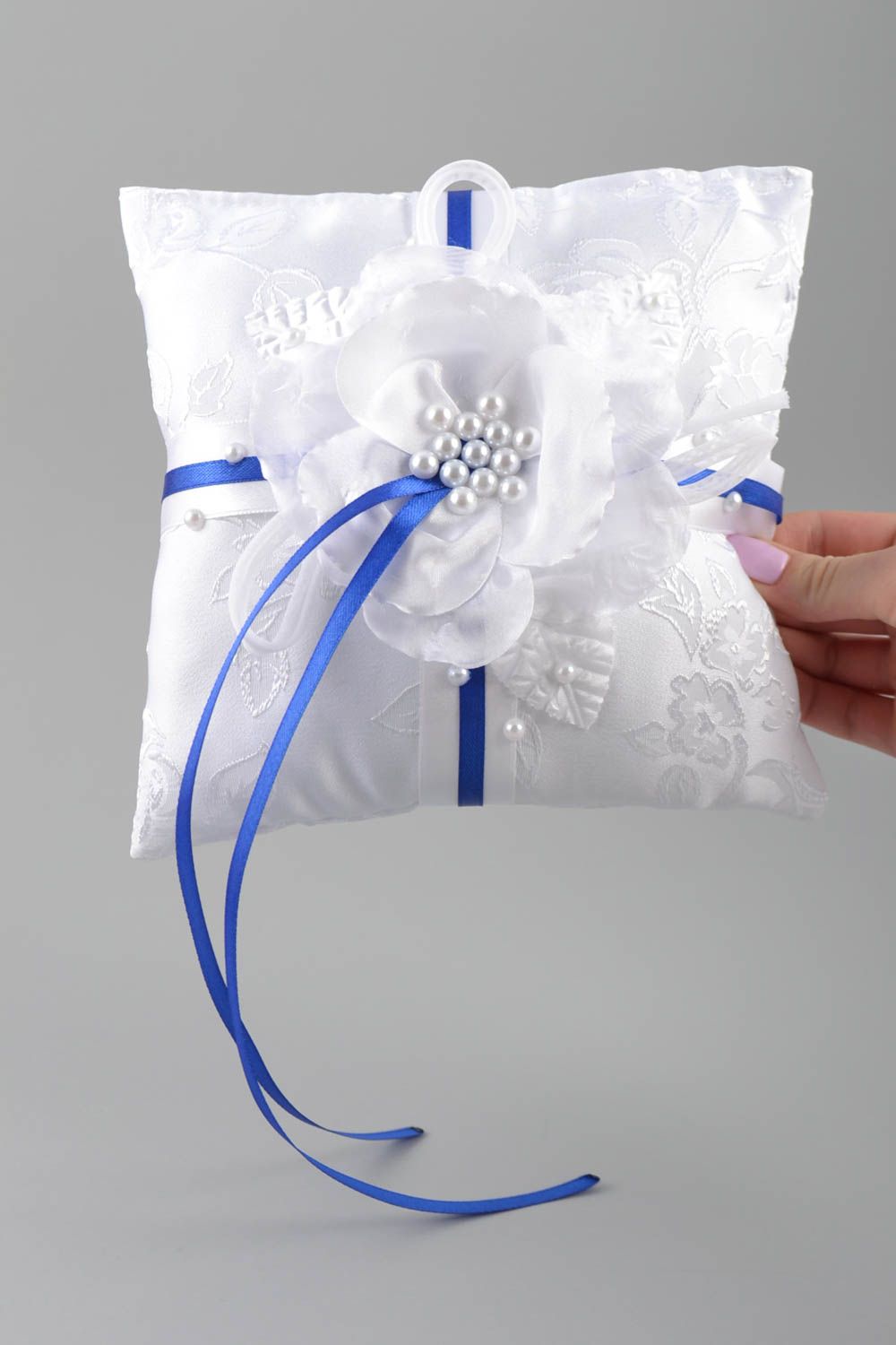 Originelles feines handgemachtes Ringkissen für die Hochzeit weiß blau foto 5