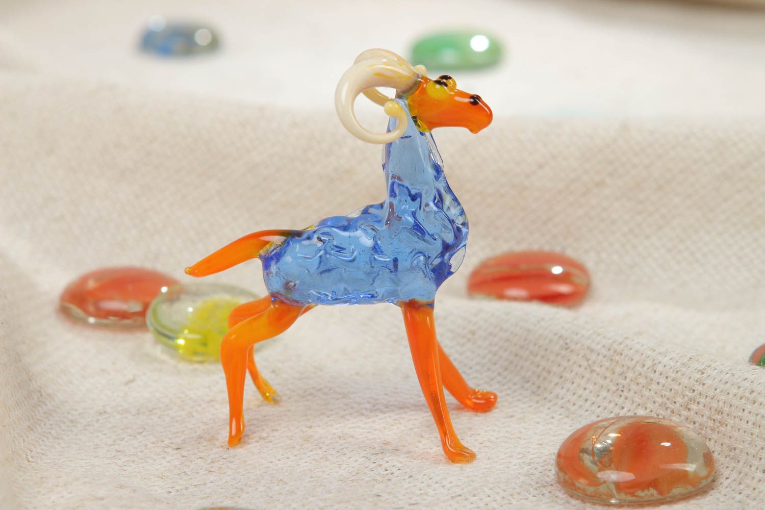 Petite figurine en verre au chalumeau mouton bleue décoration faite main photo 5