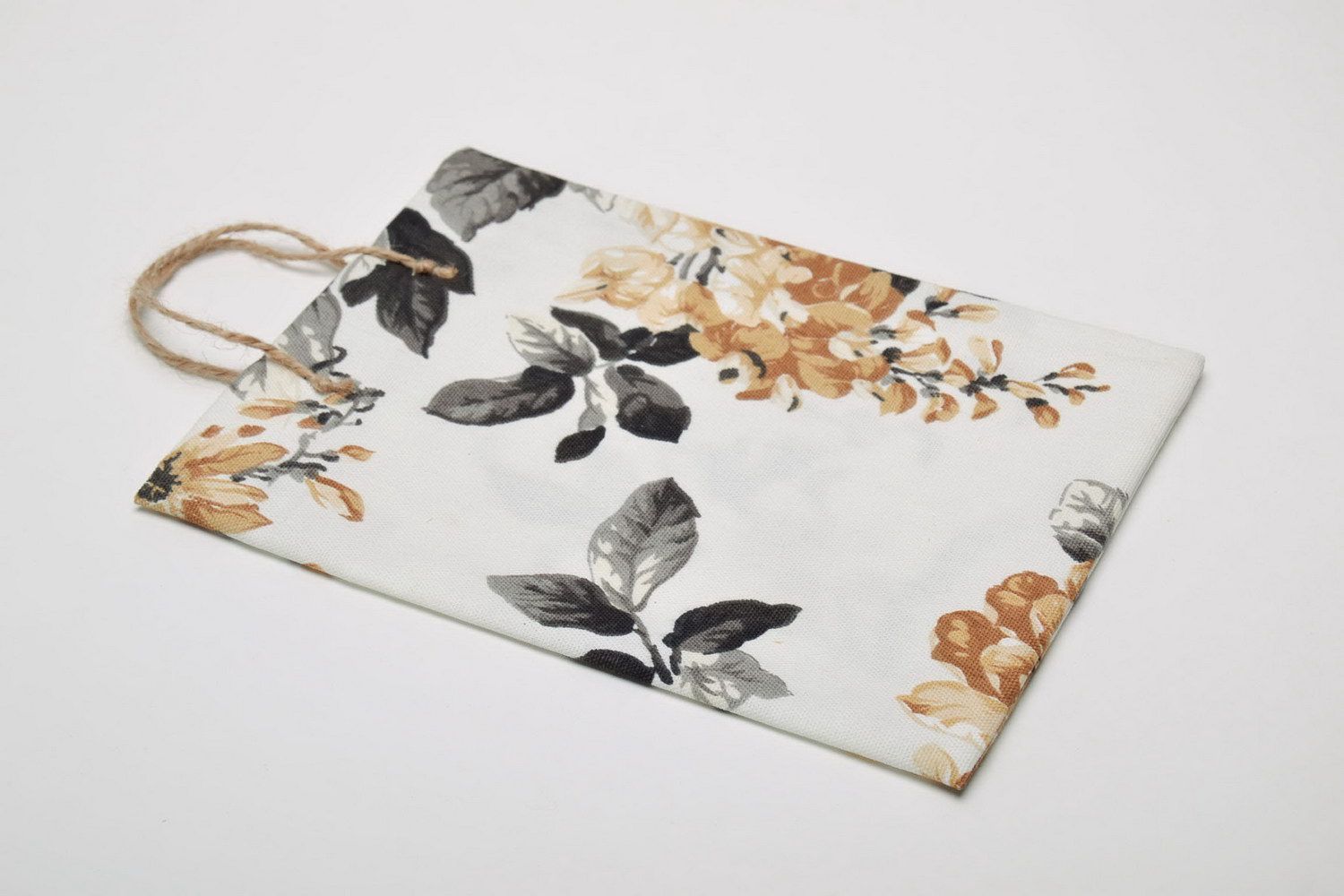 Pacote de presente de algodão com um padrão floral foto 2