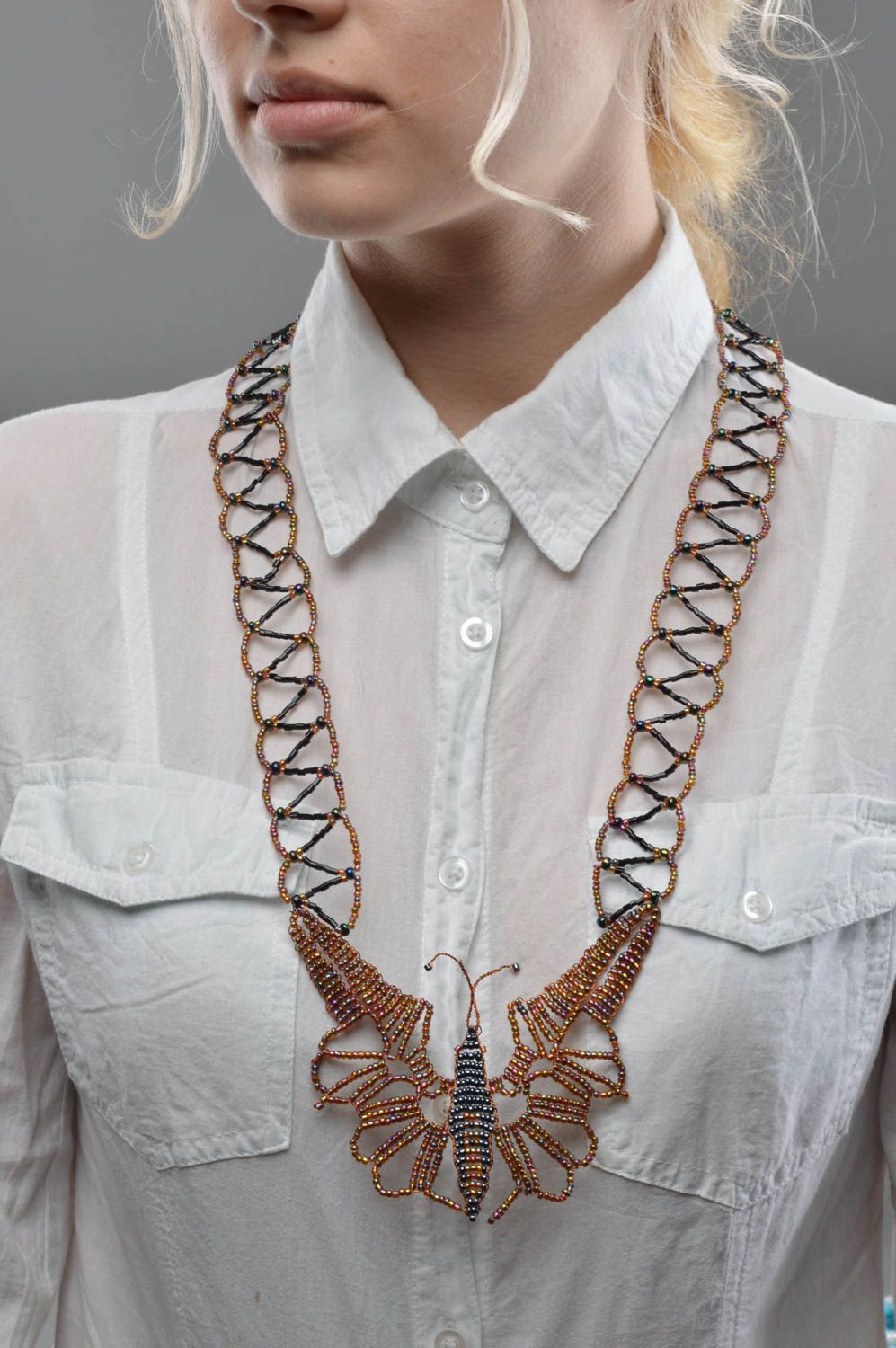 Handmade Designer Damen Halskette aus Glasperlen originell mit Schmetterling  foto 5