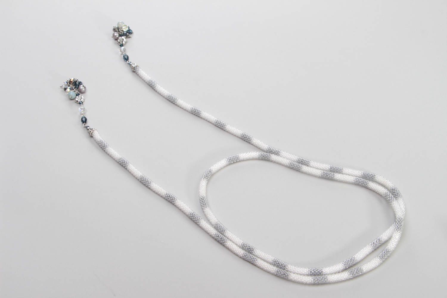 Collier lariat tissé en perles de rocaille avec cristal blanc gris fait main photo 2