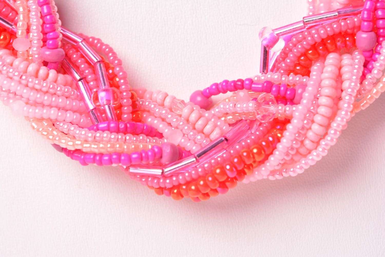 Колье из бисера украшение ручной работы розовое ожерелье из бисера в виде косы фото 3