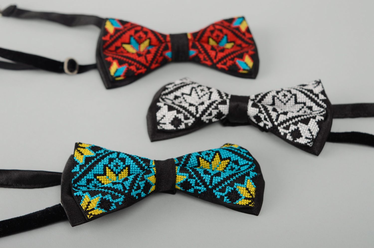 Black embroidered bow tie photo 5