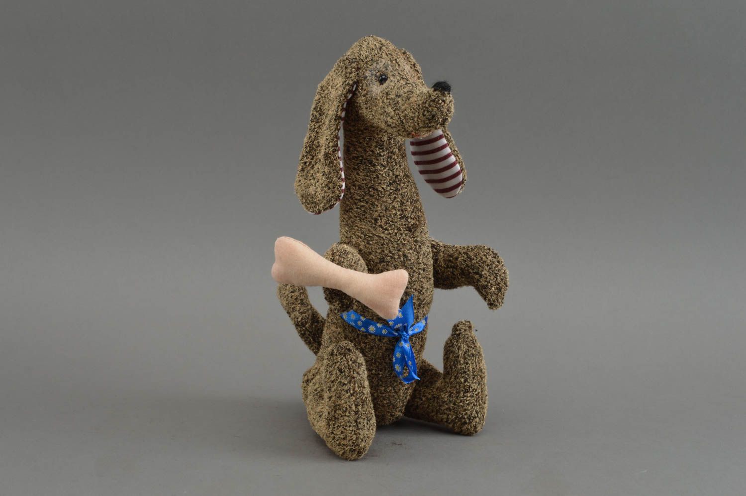 Peluche chien teckel en tissus amusante originale faite main pour enfant photo 2