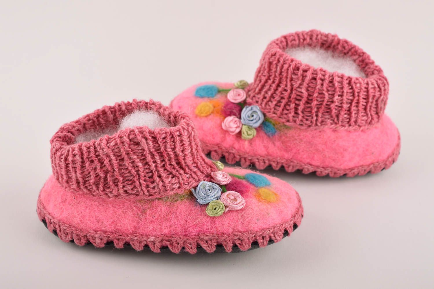 Детские пинетки ручной работы домашняя обувь розовые пинетки из войлока фото 4