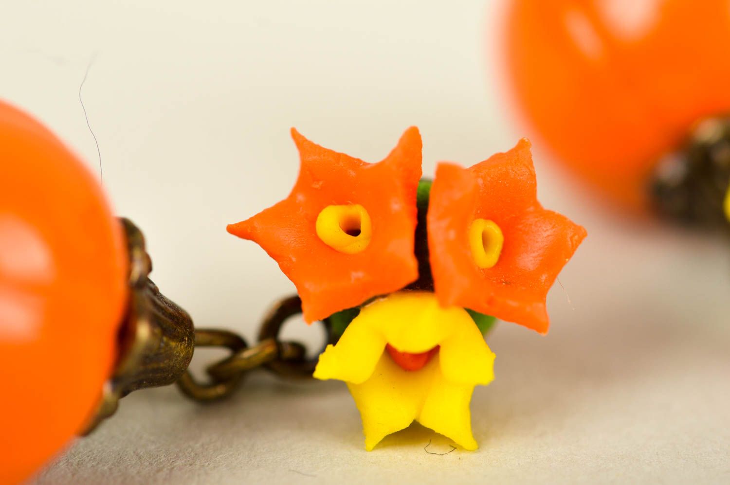 Модные серьги украшение ручной работы серьги из полимерной глины оранжевые фото 4