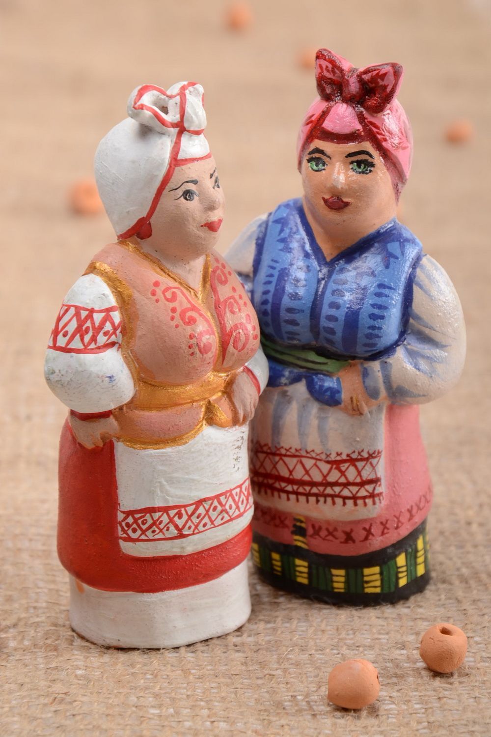 Керамические статуэтки с росписью кумушки набор из 2 штук ручной работы фото 1