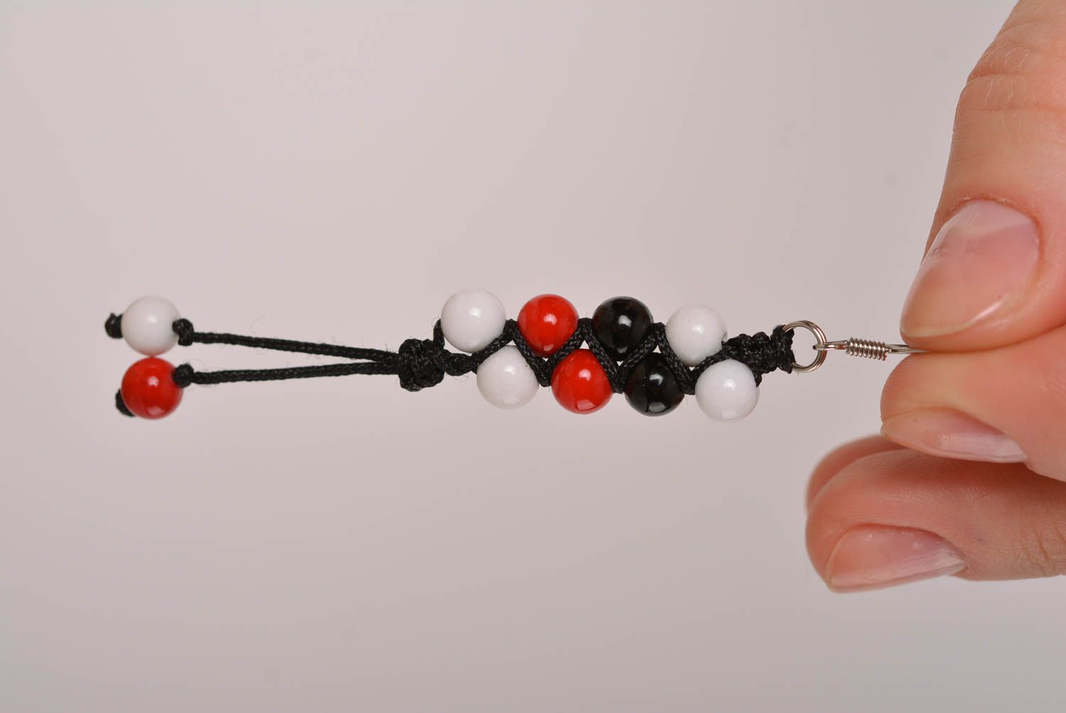 Boucles d'oreilles Bracelet fait main rouge noir blanc Accessoires femme photo 2