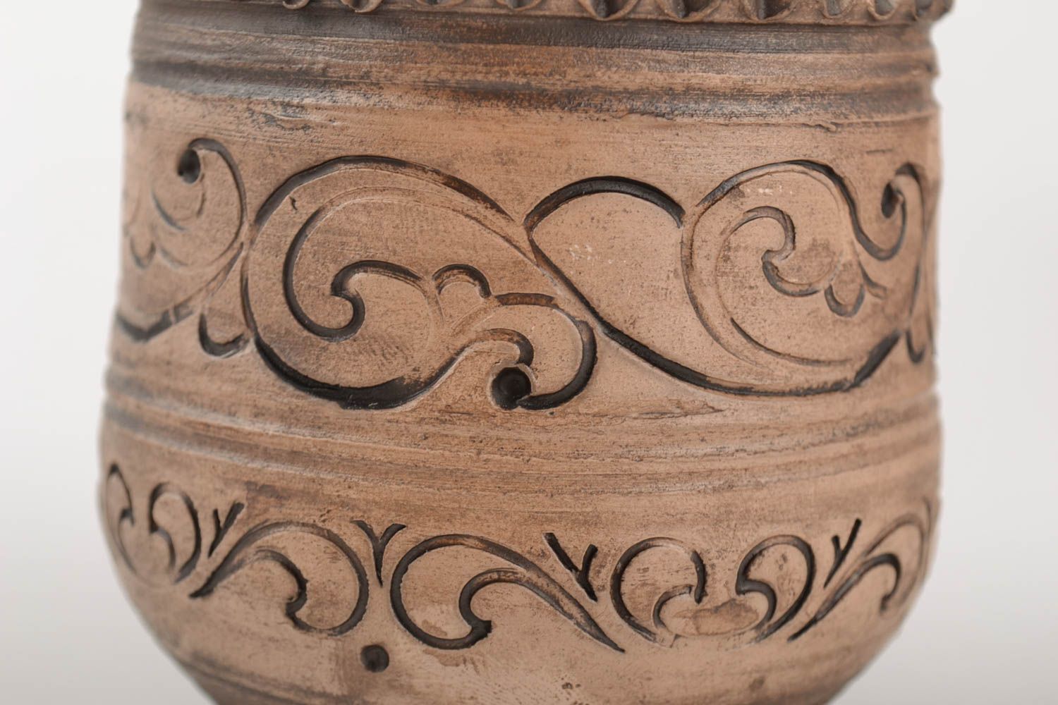 Vaso de arcilla artesanal pequeño marrón con ornamento original 250 ml  foto 3