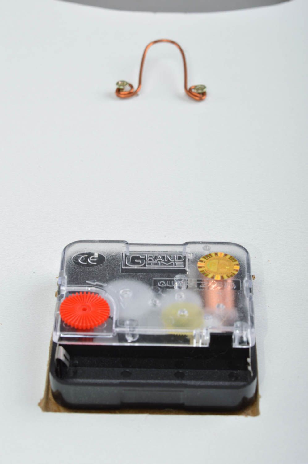Часы в технике декупаж из фанеры в детскую в виде цветочной совы ручной работы фото 5