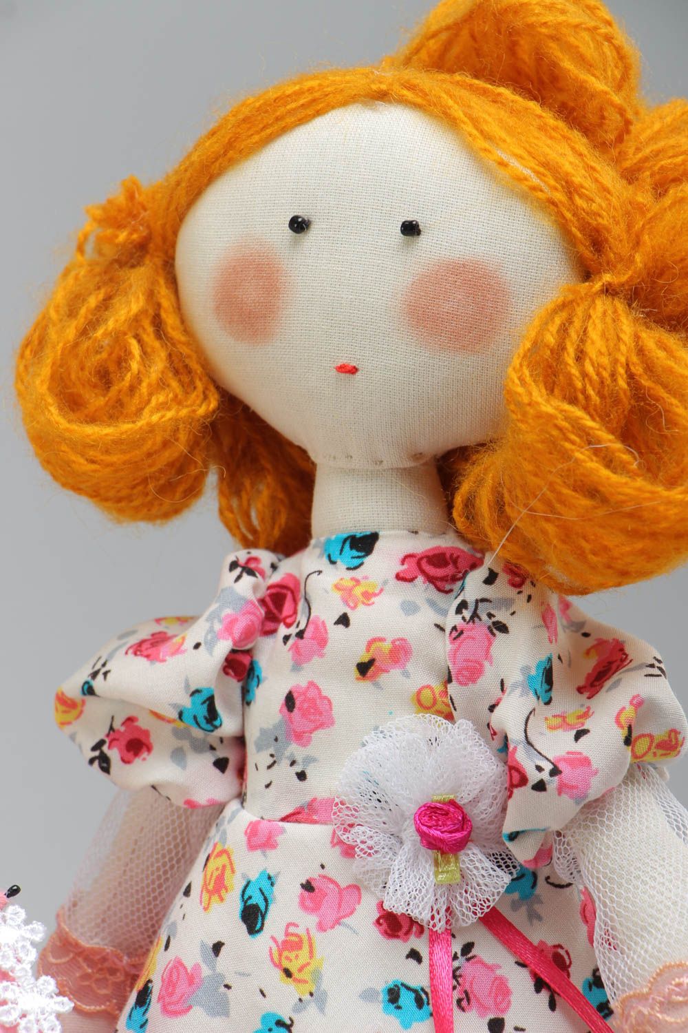 Авторская мягкая кукла с зонтиком для интерьера из хлопка и атласа ручная работа фото 5