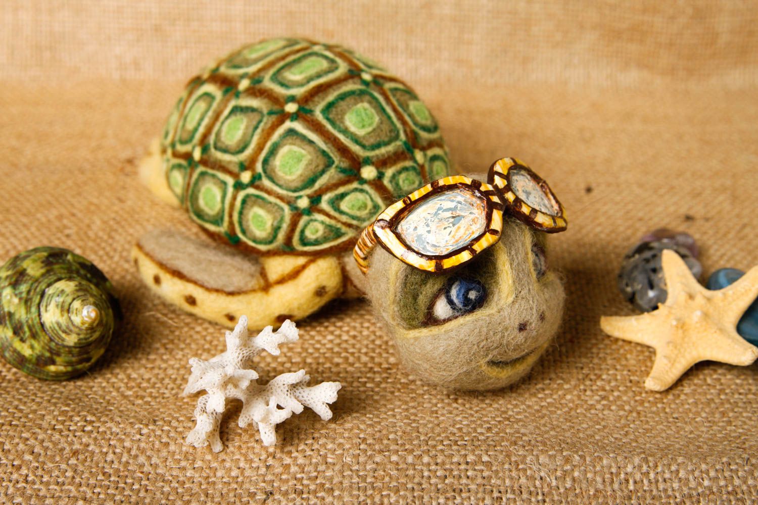 Peluche tortue Jouet fait main en laine feutrée Décoration d'intérieur photo 1
