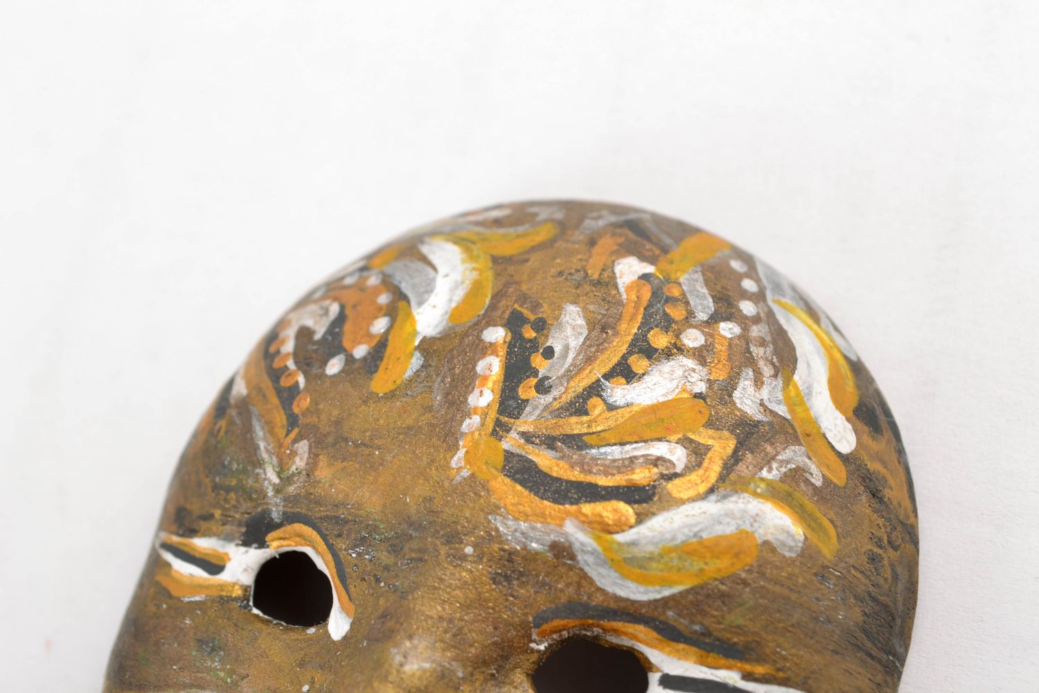 Masque décoratif d'argile avec peinture fait main photo 4