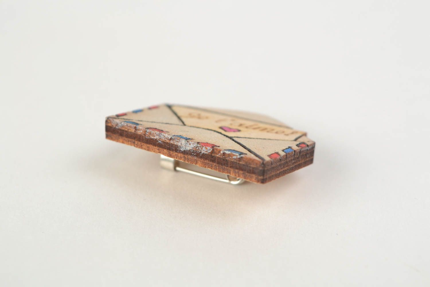 Broche de madera artesanal pintado con acrílicos pequeño en alfiler foto 5
