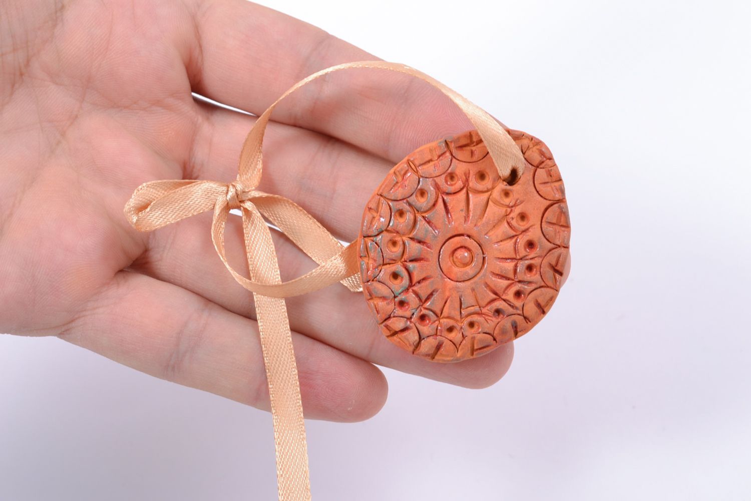 Keramischer Schlüsselanhänger mit Ornament foto 2