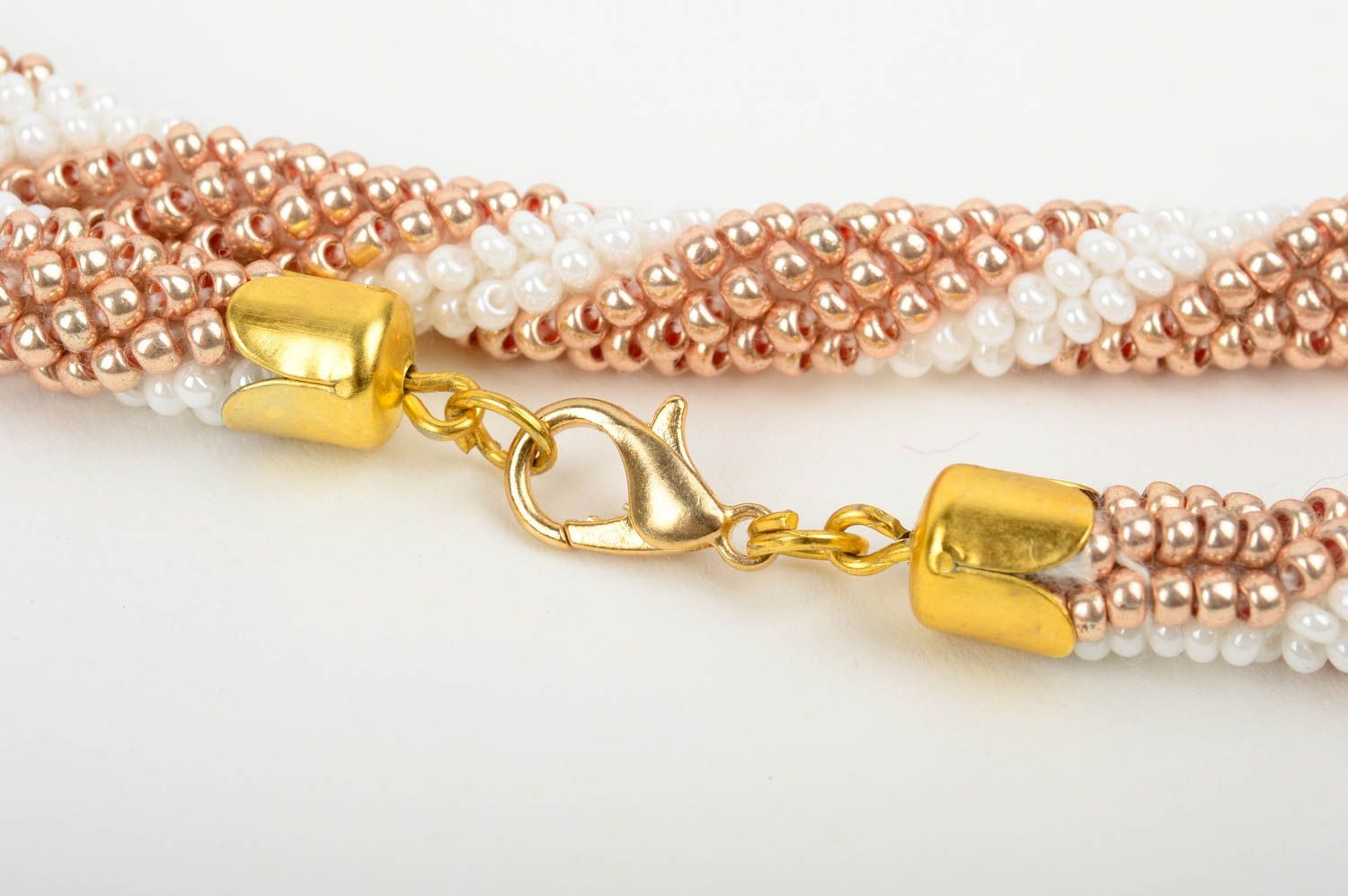 Collier perles rocaille Bijou fait main beige avec pendentif Accessoire femme photo 4