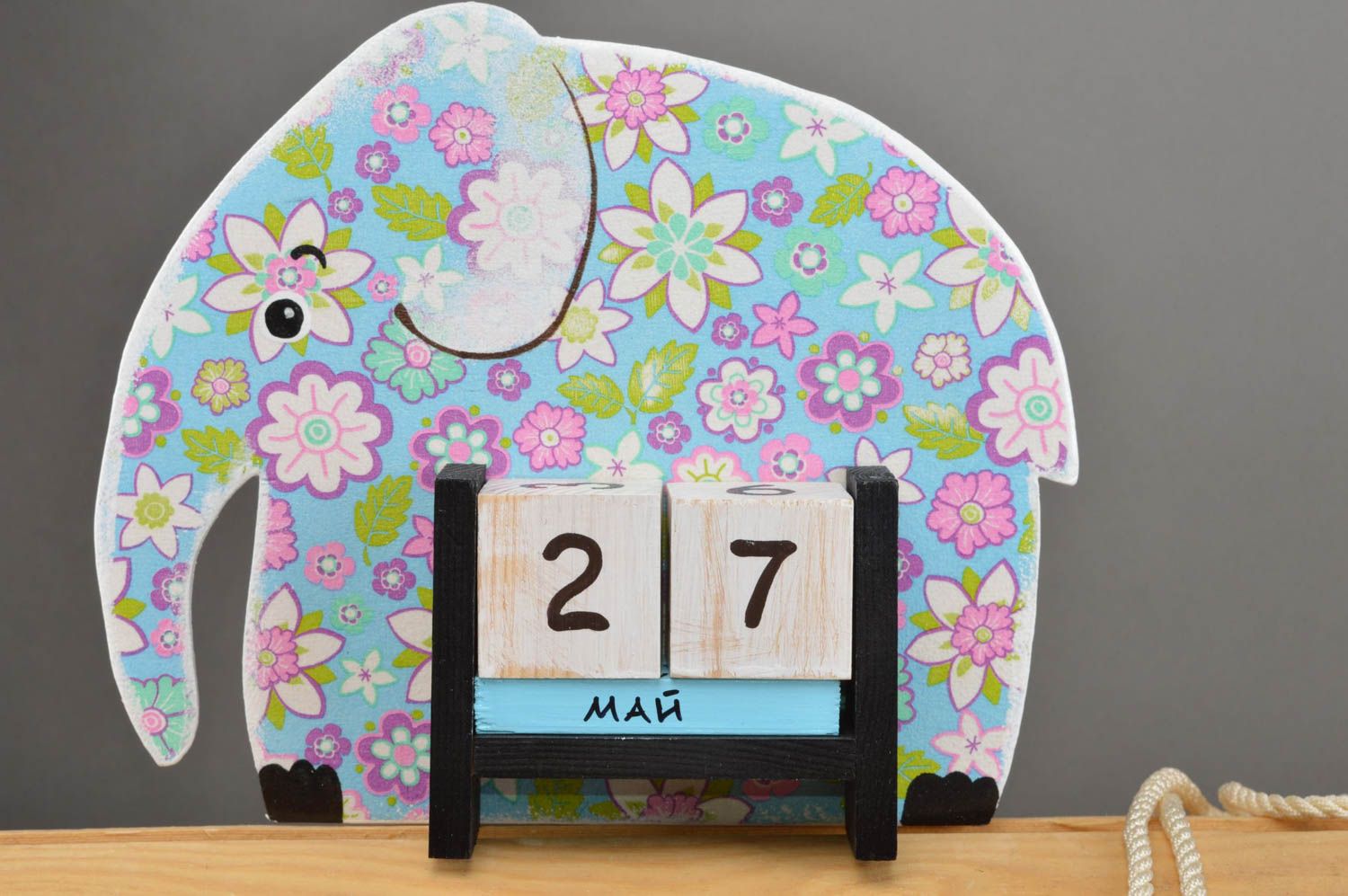 Calendrier perpétuel avec cubes en bois fait main éléphant à motif floral enfant photo 2