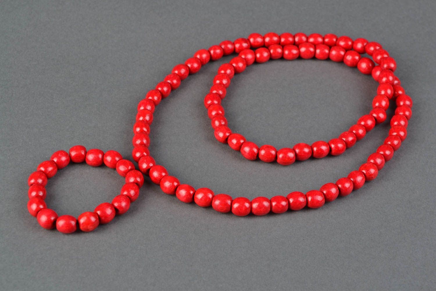 Ensemble de bijoux en bois faits main Collier long et bracelet rouges femme photo 3