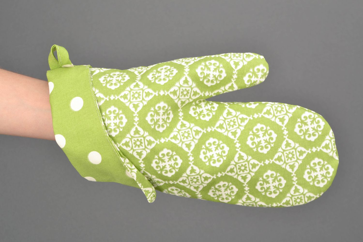 Oven mitt with lacy olive pattern photo 2