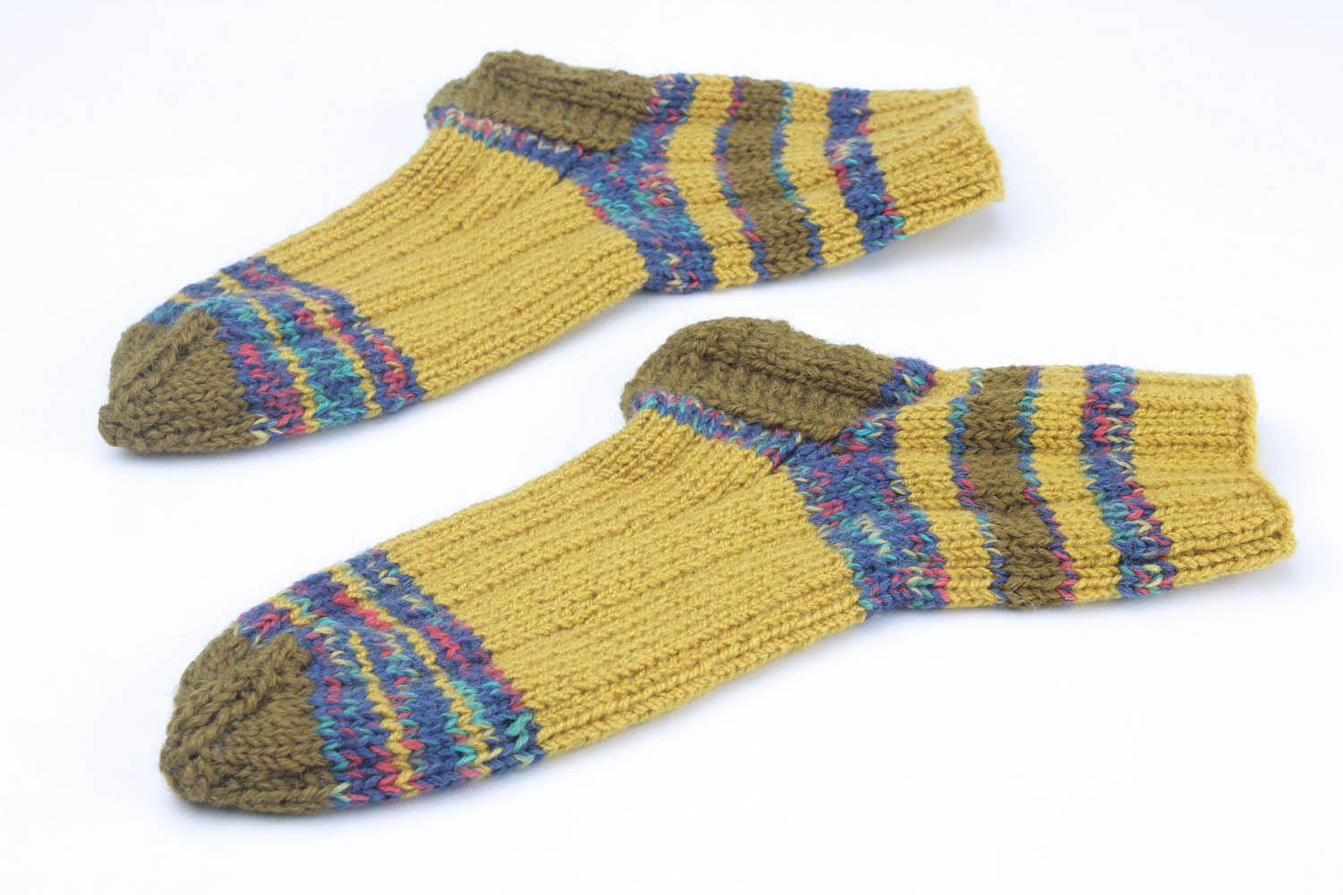 Meias mornas tricotadas de fios de lã e de mescla de lã cor mostarda para inverno foto 3