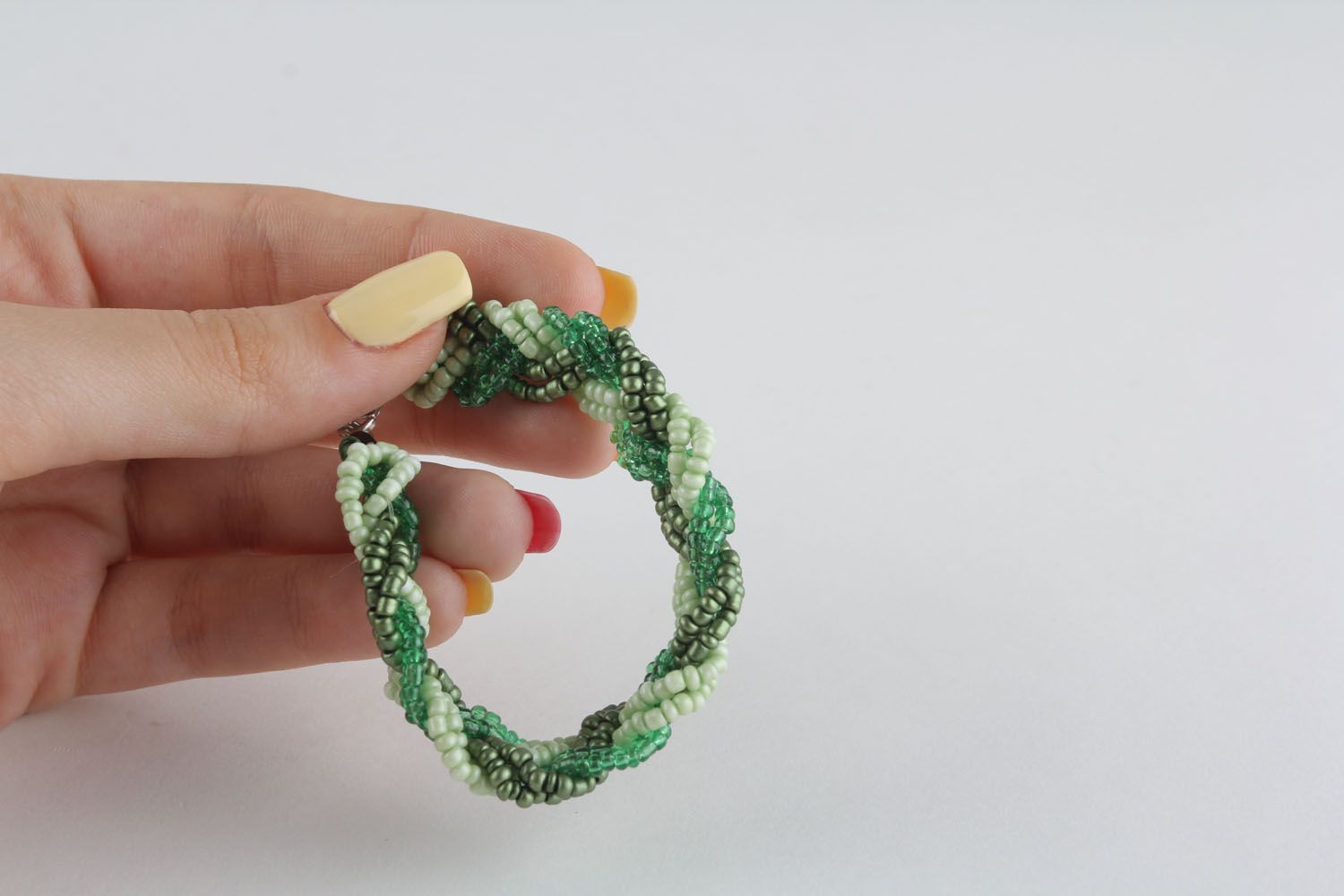 Green beaded bracelet photo 4