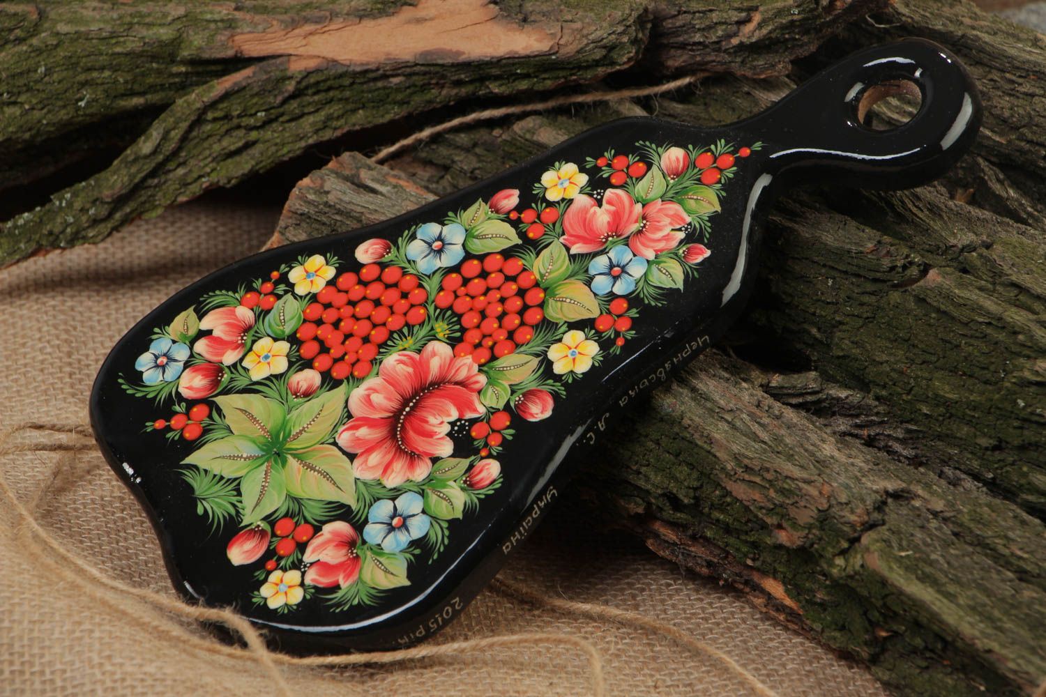 Planche à découper noire en bois peinte à motif floral décorative faite main photo 1