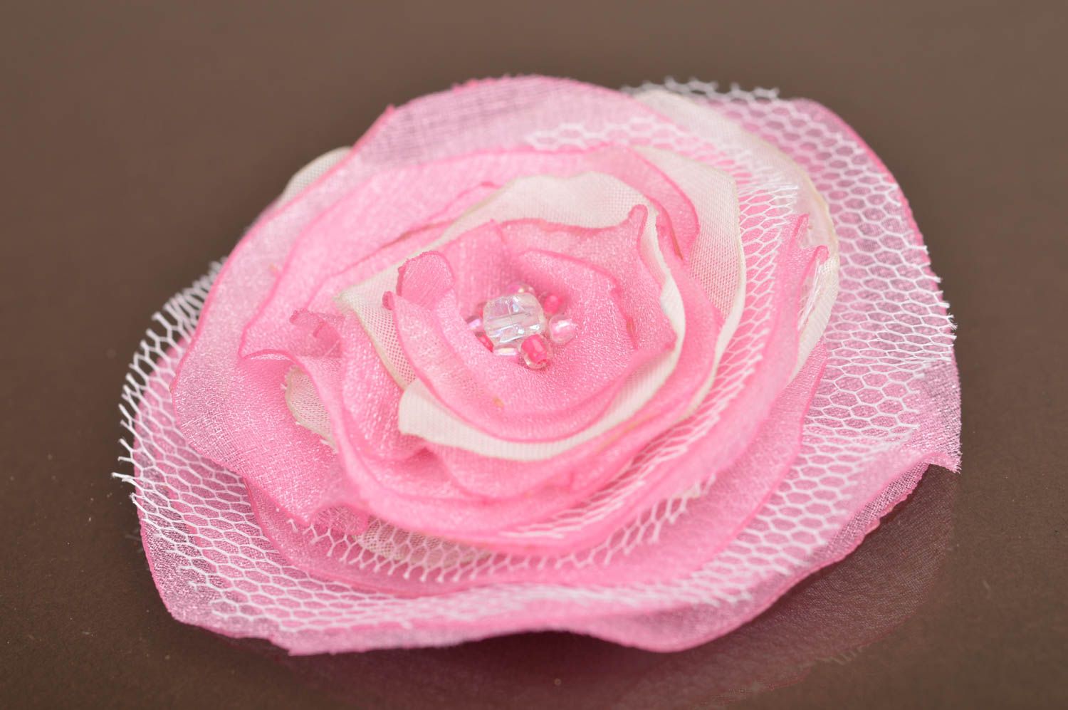 Pince à cheveux avec fleur rose faite main en tulle et feutrine pour fillettes photo 2